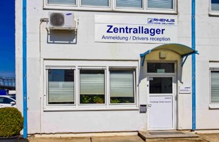 Zentrallager-RHENUS.jpg